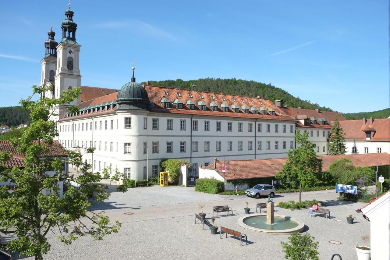 65Qm Wohnung Klosterblick Im Historischen Pfarrhaus Pielenhofen Exteriör bild